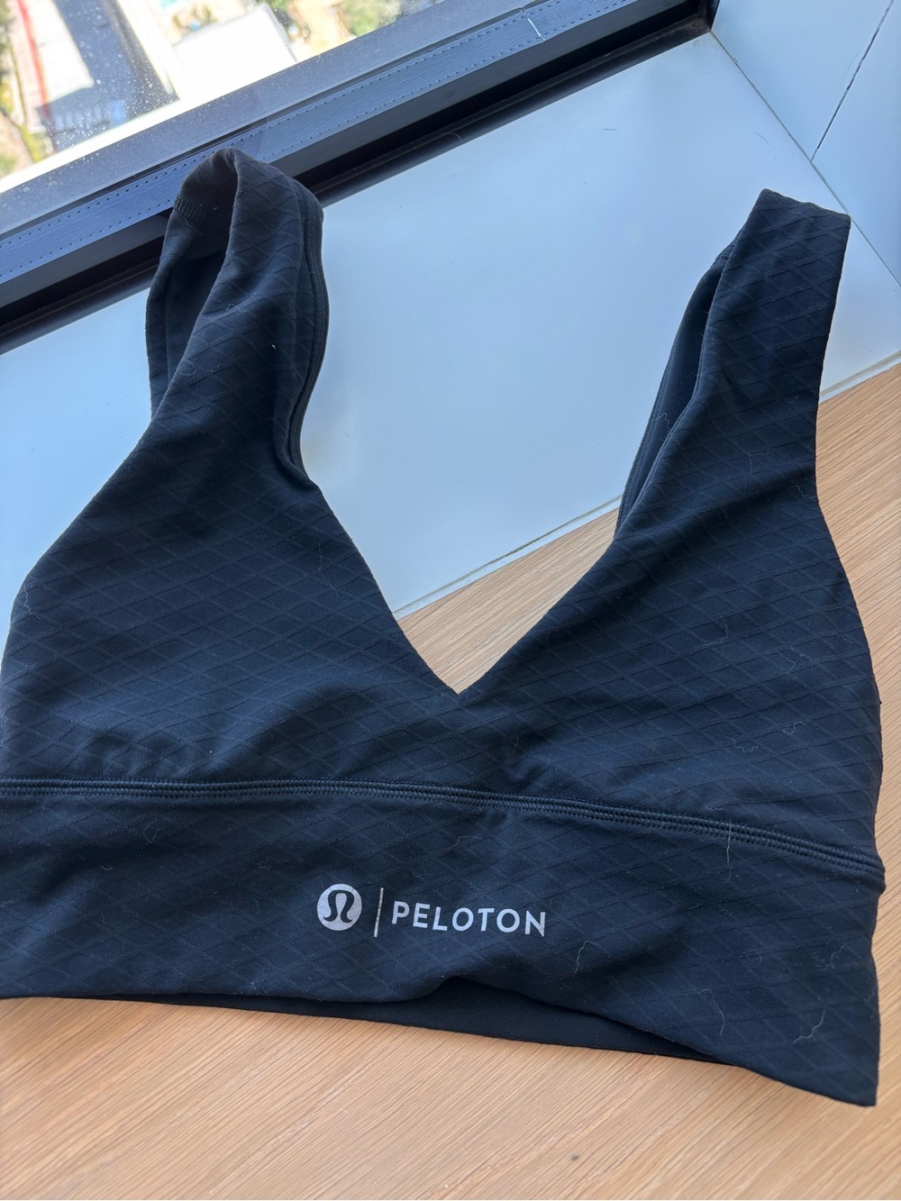 Peloton x lululemon Align V-Neck Diamond Bra - Size 4 - Light Support A/B Cup
